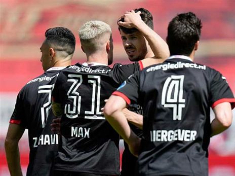 מרקו ואן חינקל חוגג. שער מרגש לקפטן של פ.ס.וו (Getty)