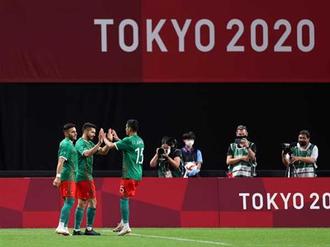 מקסיקו מעפילה לרבע הגמר (GETTY)