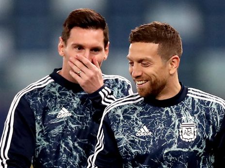 מסי ומעריץ (Getty)