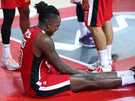 דקות של בהלה בספסל הפועל ת''א. ג'ייקובן בראון (דני מרון)