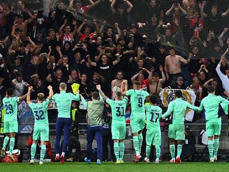 חגגו באוסטריה. שחקני ואוהדי איינדהובן (GETTY)