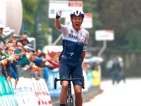 רוכב סטארט אפ ניישן מאושר (בטיני פוטו)