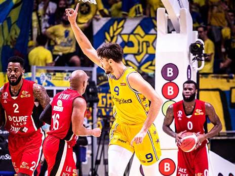 סורקין חוגג מול הצפונים (צילום: עודד קרני)