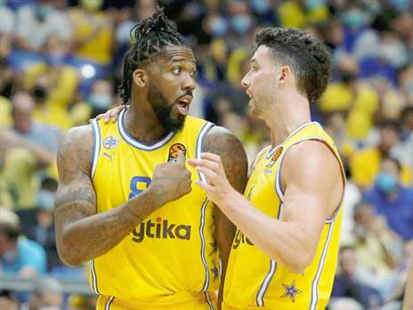 קלויארו עם חטיפת ענק סידר ניצחון (אלן שיבר)