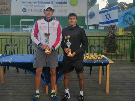 זכה בזוגות. קמחי יחד עם סימקין (יח"צ)