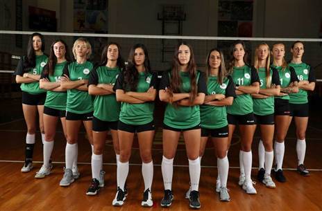 הירוקות מחכות לרומניות (יוסי לזרוף)