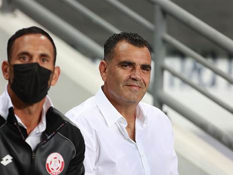 מנחם קורצקי. מכין את הקבוצה שלו למשחק הגביע (ניר קידר)