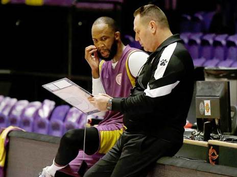 החלו בהכנות. גודס וג'ונסון (אלן שיבר)