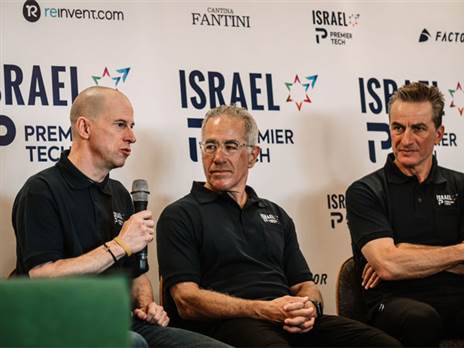 שם חדש, אותם בעלים. אדמס (נועה ארנון)