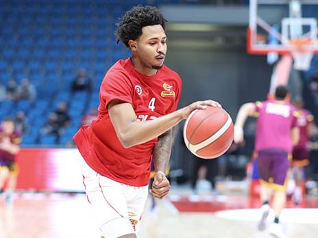 ממוצעים מפלצתיים. אדאמס (מנהלת הליגה)