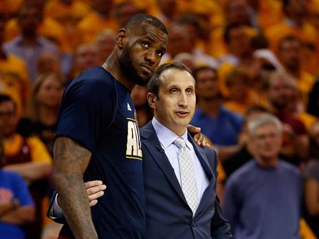 לברון לא הסתדר עם בלאט, שנותר אהוב בקליבלנד (Getty)