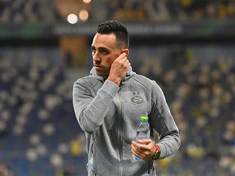 על הדשא בחימום (Getty)