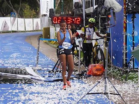 המנצחת ביקאיה מינטמר (באדיבות יח"צ מרתון סמסונג תל-אביב)