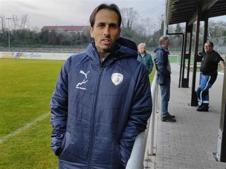 בניון. ברומר מתייעץ איתו