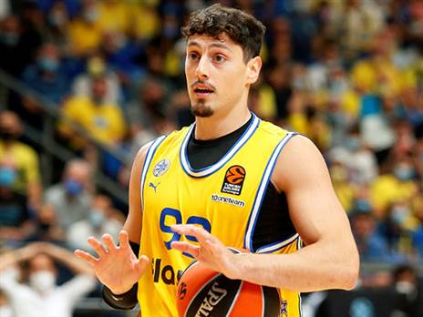 זיו. "נותנים לו את הבמה" (אלן שיבר)