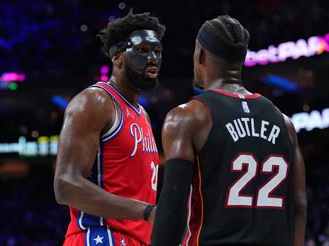 ג'ואל אמביד וג'ימי באטלר. בדרך למשחק 7? (Getty)