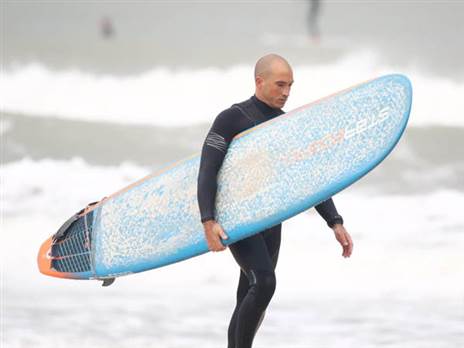 רק בגלל הרוח. עודד שומר (באדיבות עודד שומר)