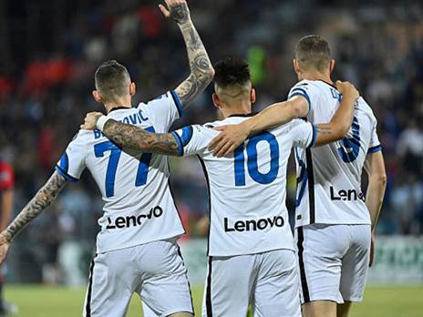 שחקני אינטר. יקוו לנס בראשון (GETTY)