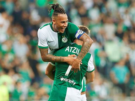 עם אצילי. "אוהב לשחק לידו" (אלן שיבר)