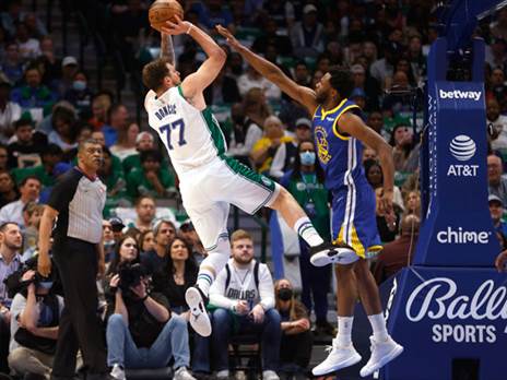 וויגינס שומר על לוקה. יכול לקנות את עולמו (Getty)