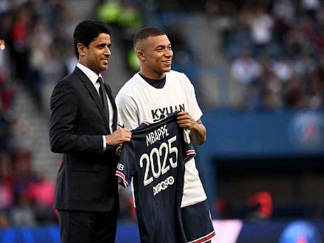 העתיד נראה ורוד. אמבפה ואל חליפי (getty)