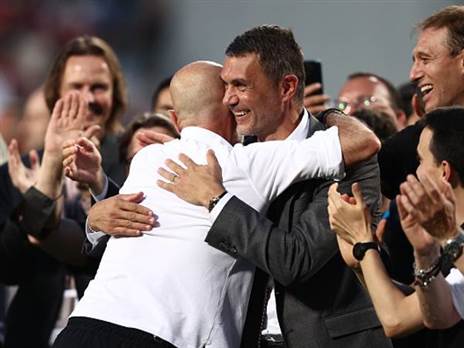 פאולו מלדיני חוגג אליפות. "יצירת מופת" (GETTY)