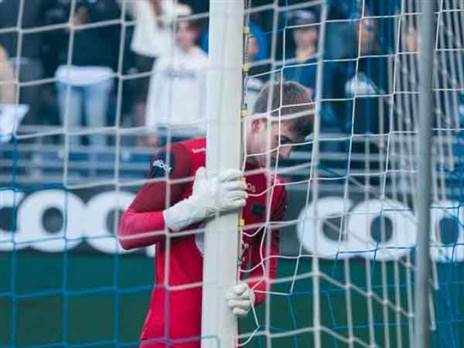 השופט מסובב את הראש, גונארסון נכנס לפעולה