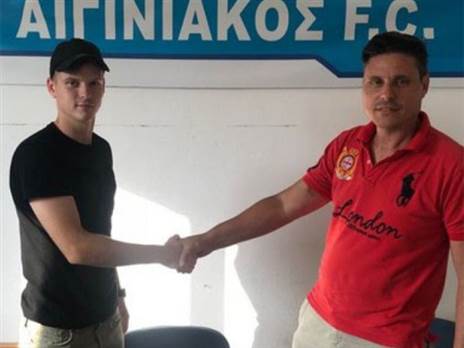 מרקובסקי במעמד החתימה באתניקוס