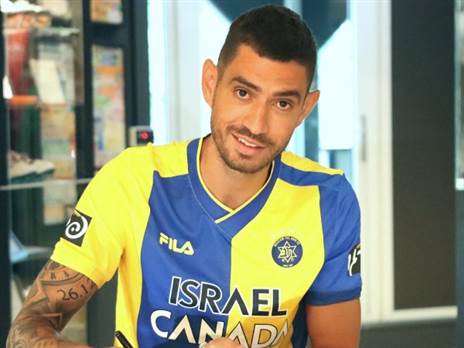 ביטון. ייקח זמן עד שילבש צהוב במשחק רשמי (צילום: הפייסבוק של מכבי ת"א)
