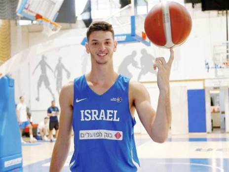 מגיע אחרי עונה גדולה בלאומית. פריצקי (אלן שיבר)