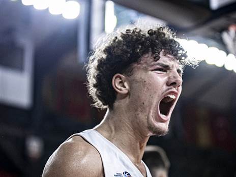 התחיל רדום ואז התעורר. יעקב (FIBA)