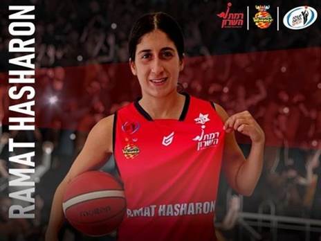 מאי נשר במדי קבוצתה החדשה (קרדיט: א.ס רמה''ש)