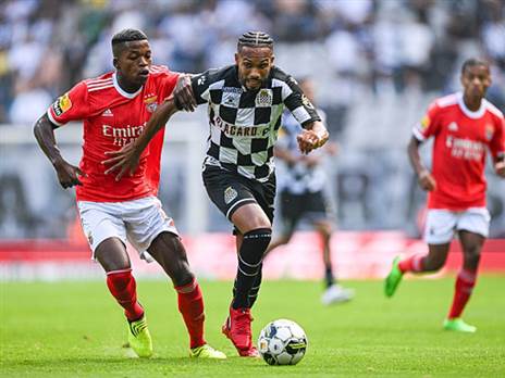 הגנת ברזל. פלורנטינו לואיס סוגר (Octavio Passos/Getty Images)