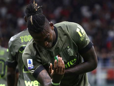 מילאן על הכתפיים שלו (Photo by Marco Luzzani/Getty Images)