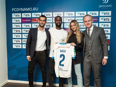 דסה לצד הסוכן בועז גורן