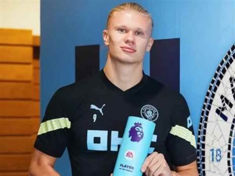 חתם חודש מצוין עם חיוך והישג. הולאנד (מתוך הטוויטר של הפרמיירליג)