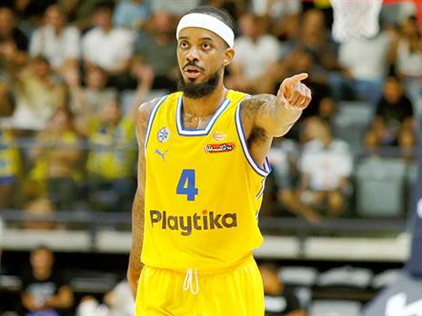 "למסור זו ההנאה הכי גדולה שלי במשחק". בראון (אלן שיבר)