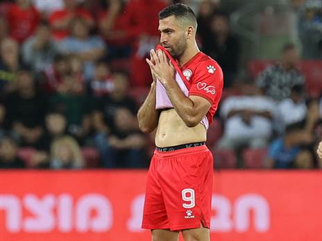 עובד קשה בשביל הדקות. שכטר (דני מרון)