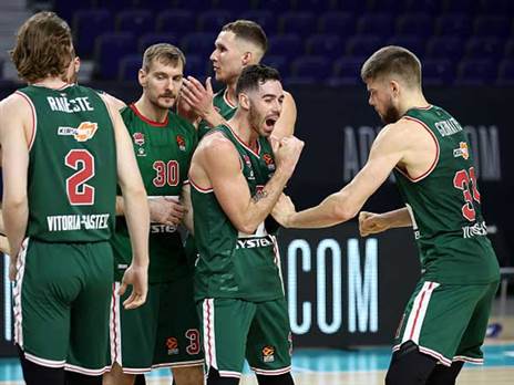 מאושר עם האקסית (GETTY)