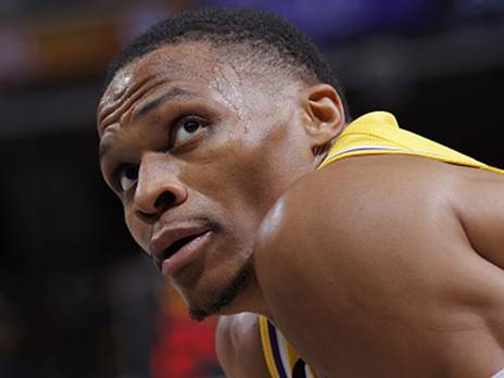 עלה מהספסל לראשונה מ-2008 ונפצע. ווסטברוק (Rocky Widner/NBAE via Getty)