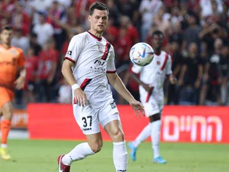 בכושר נפלא. באצ'ו (דני מרון)