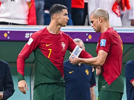 גם סרט הקפטן חזר לזרוע (Getty)