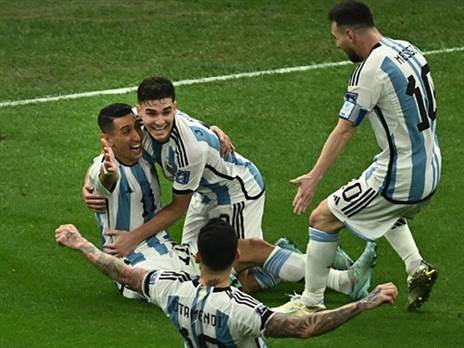 מראדונה היה חסר ביציע (Getty)