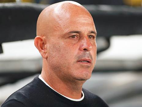 זהות בית"ר הפוכה מהזהות שלו. אבוקסיס (אלן שיבר)