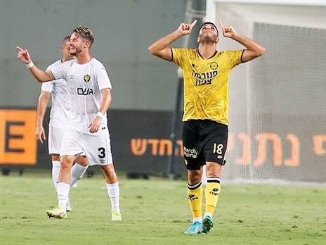 לא יכול היה לשבת עוד על הספסל, יצחק (ברני ארדוב)