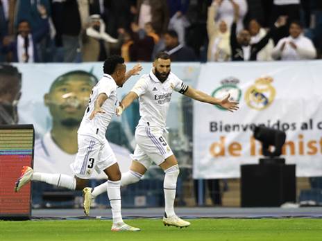 בנזמה כבש ראשון (Yasser Bakhsh/Getty Images)