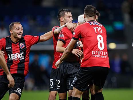 "ניצחון של אופי". הפועל חיפה חוגגת ניצחון (צילום: מאור אלקסלסי)