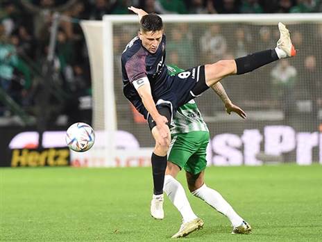 זיהו את הכישרון באימון הראשון עם הבוגרים (ברני ארדוב)