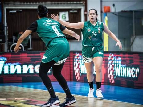 נחתו לקרקע אחרי הניצחון על רמלה (קרדיט: עודד קרני, מנהלת ליגת העל לנשים בכדורסל)