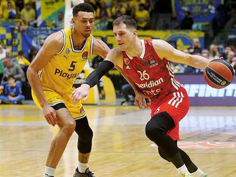 נדוביץ' המשיך בשליטה (צילום: אלן שיבר)